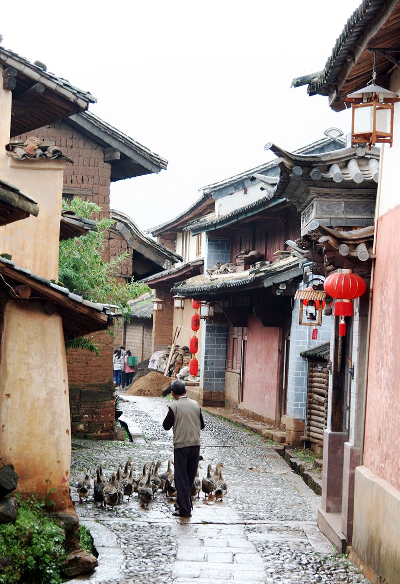 Shaxi street scene. Image courtesy of author