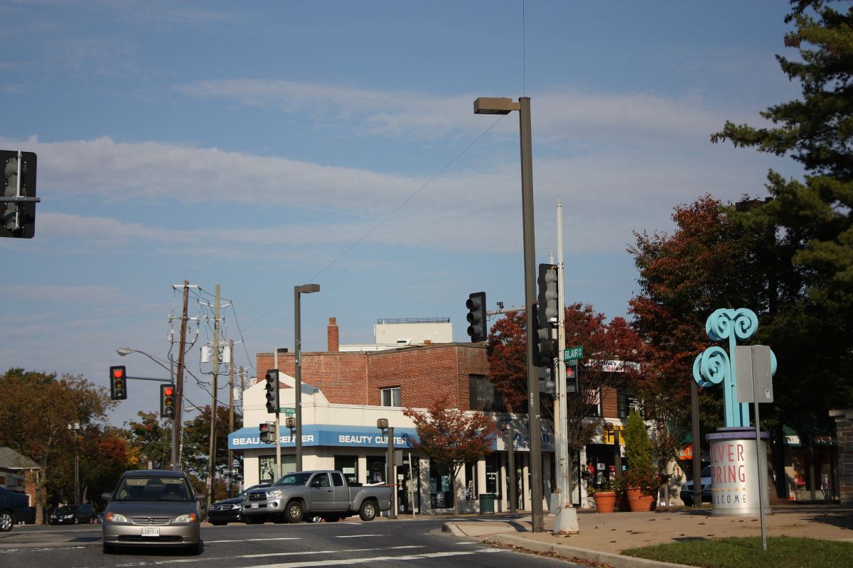 An eruv boundary at the DC-Maryland state line. The string at this location crosses Georgia Avenue and connects atop the light pole in the center of the frame. 